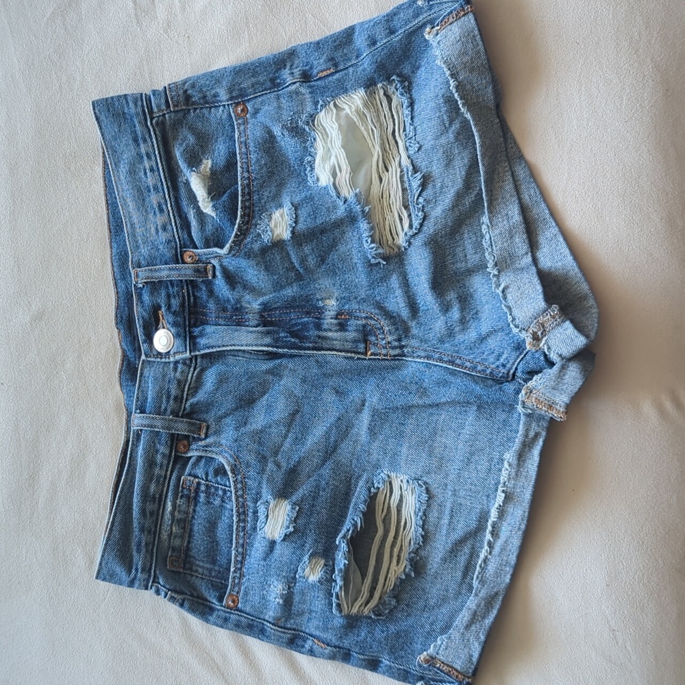Like new Aeropostale distressed mom shorts size 8